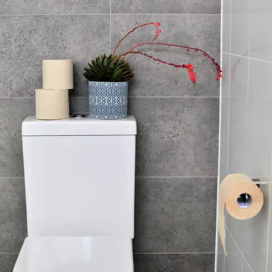 Bamboe toiletpapier doos opgeslagen op droge plek voor optimaal onderhoud